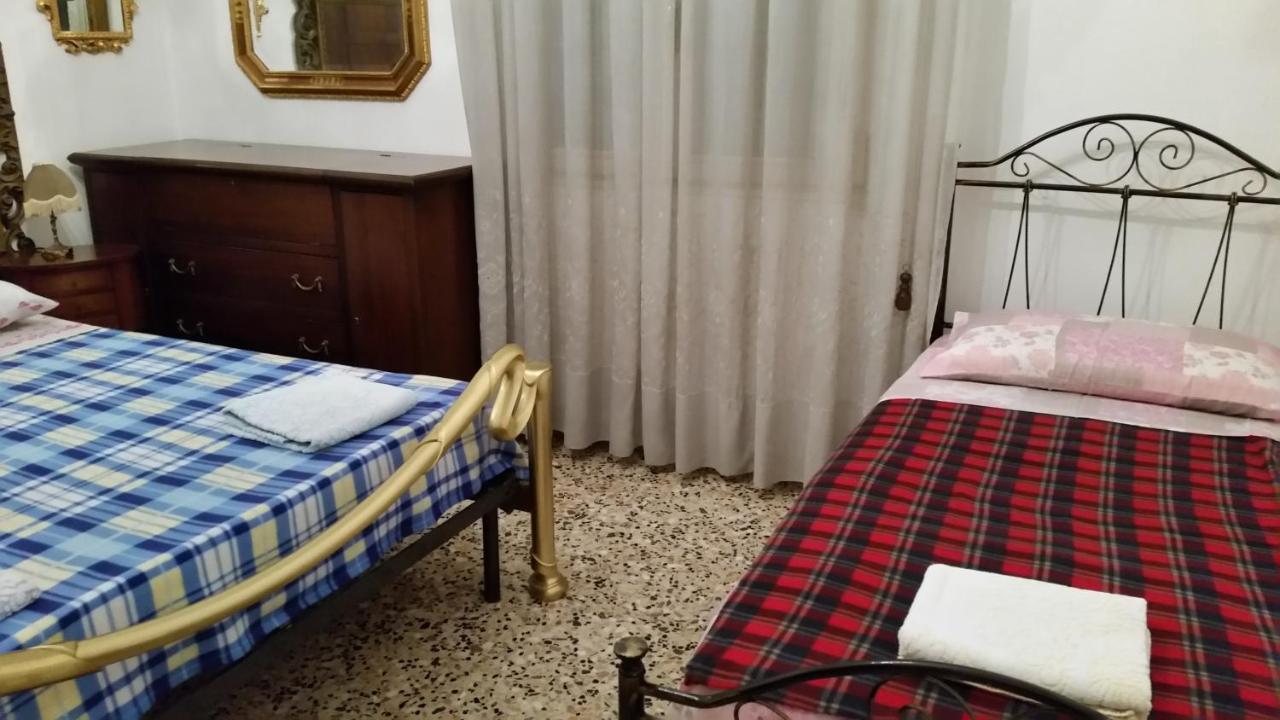 Casa Gramsci Bed & Breakfast Modena Bagian luar foto